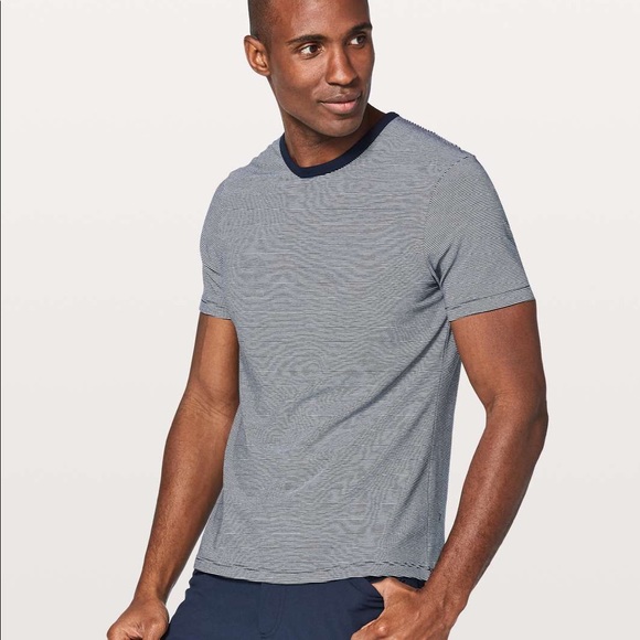 Lululemon 5 Year Basic V - Picture 2 of 6